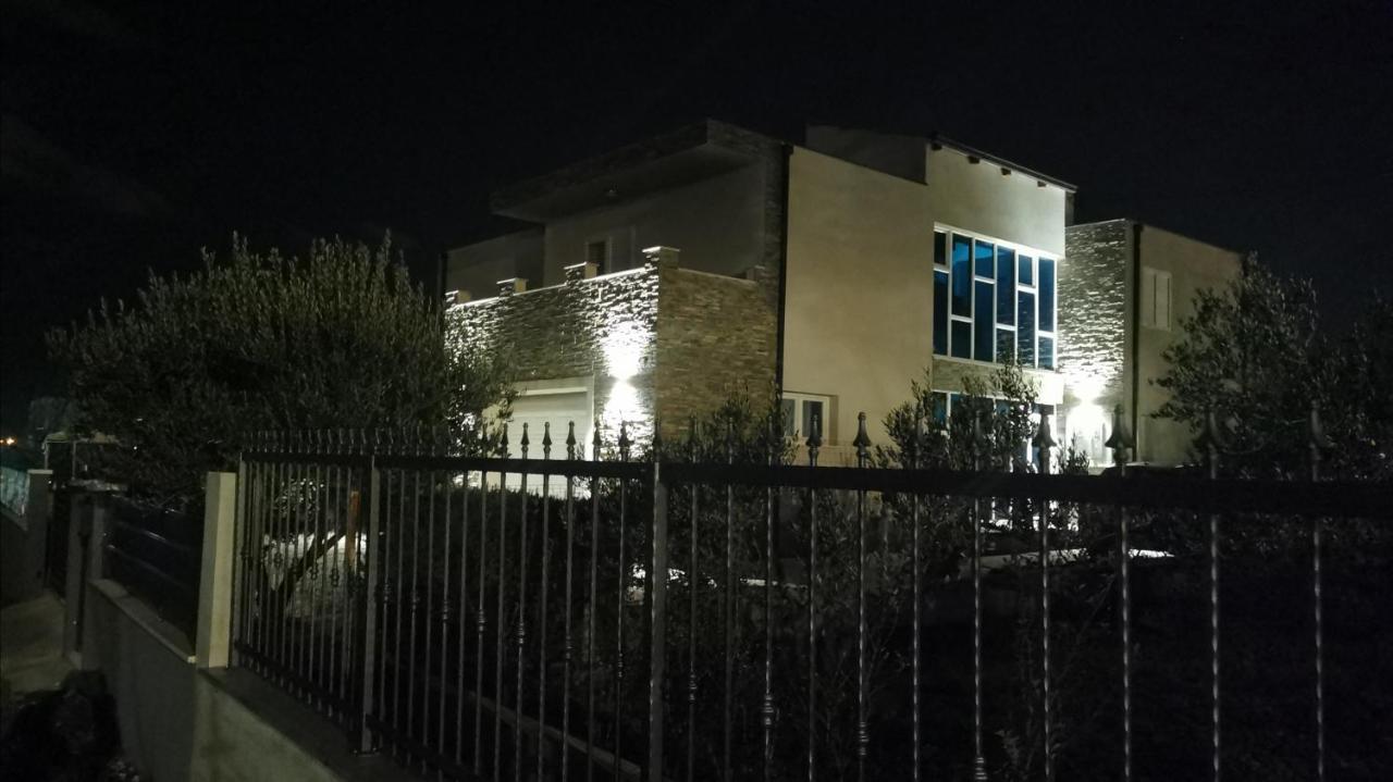 Apartment House Kastela With Heated Pool & Jacuzzi Exteriör bild