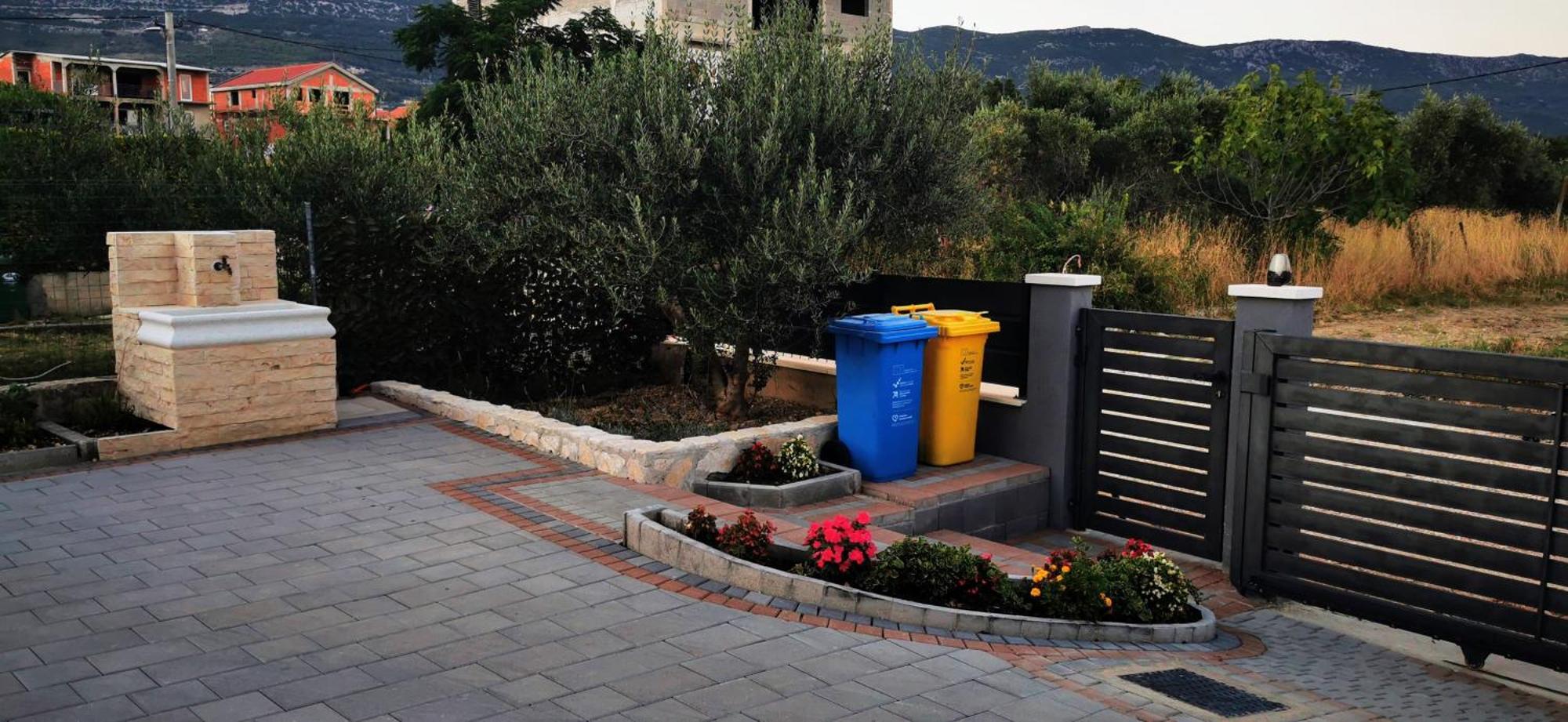 Apartment House Kastela With Heated Pool & Jacuzzi Rum bild