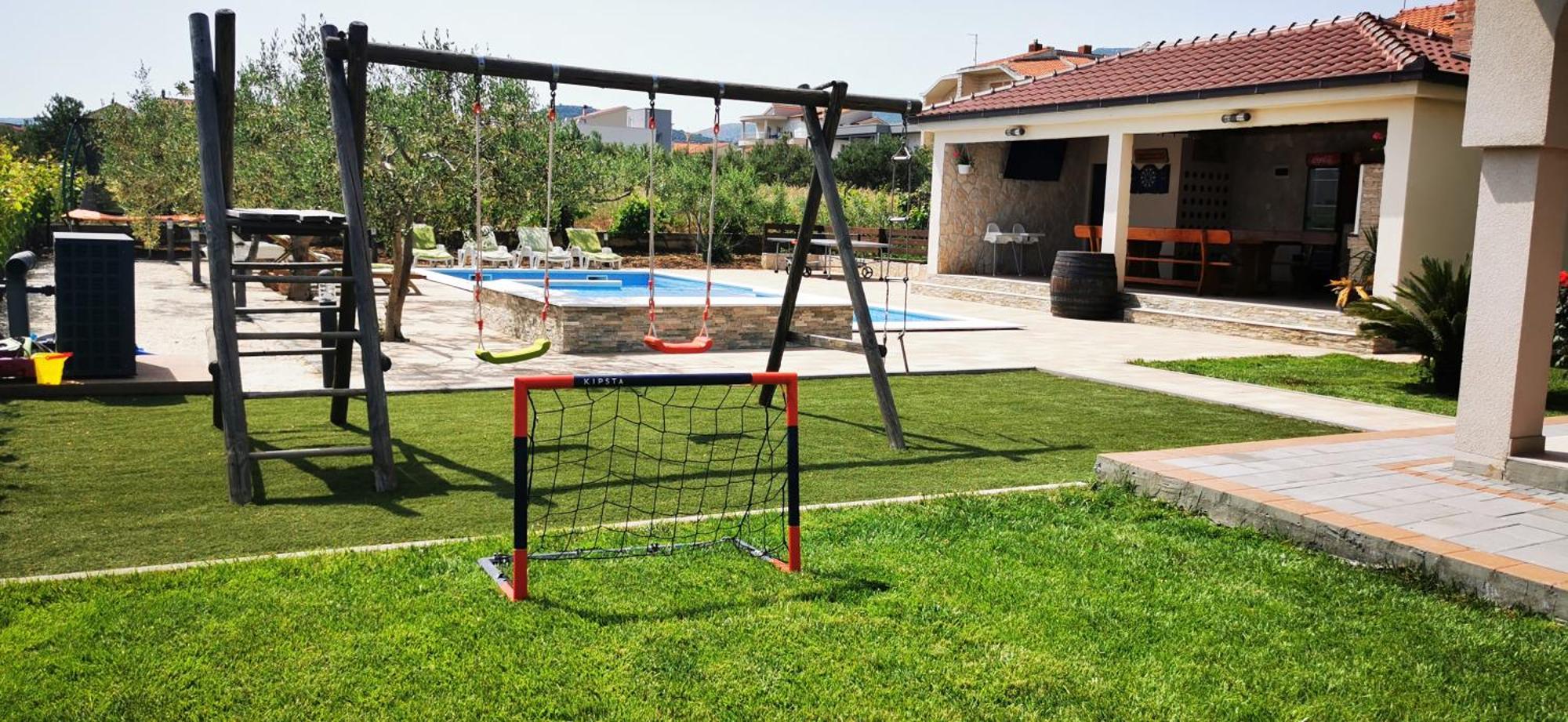 Apartment House Kastela With Heated Pool & Jacuzzi Rum bild