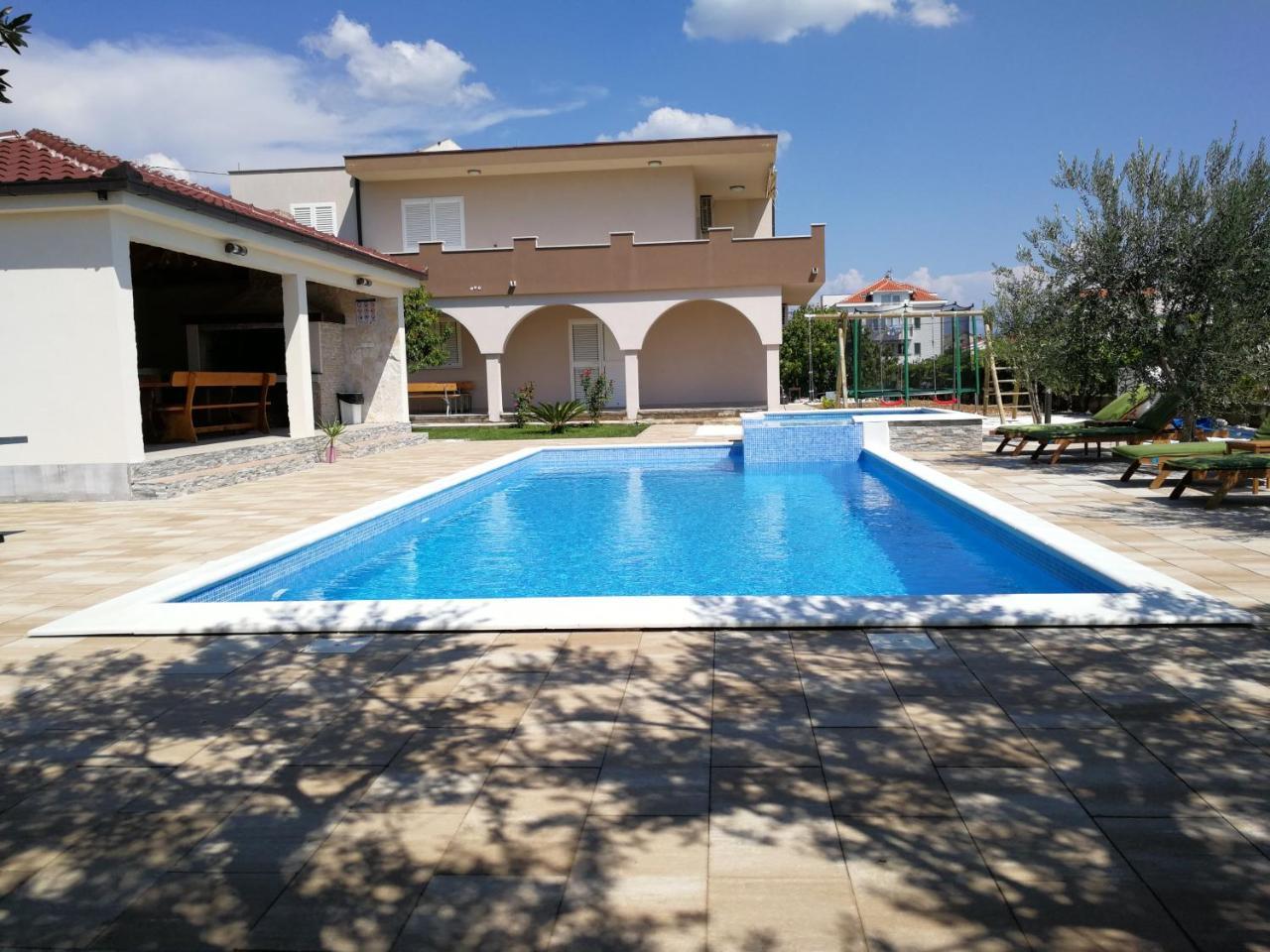 Apartment House Kastela With Heated Pool & Jacuzzi Exteriör bild