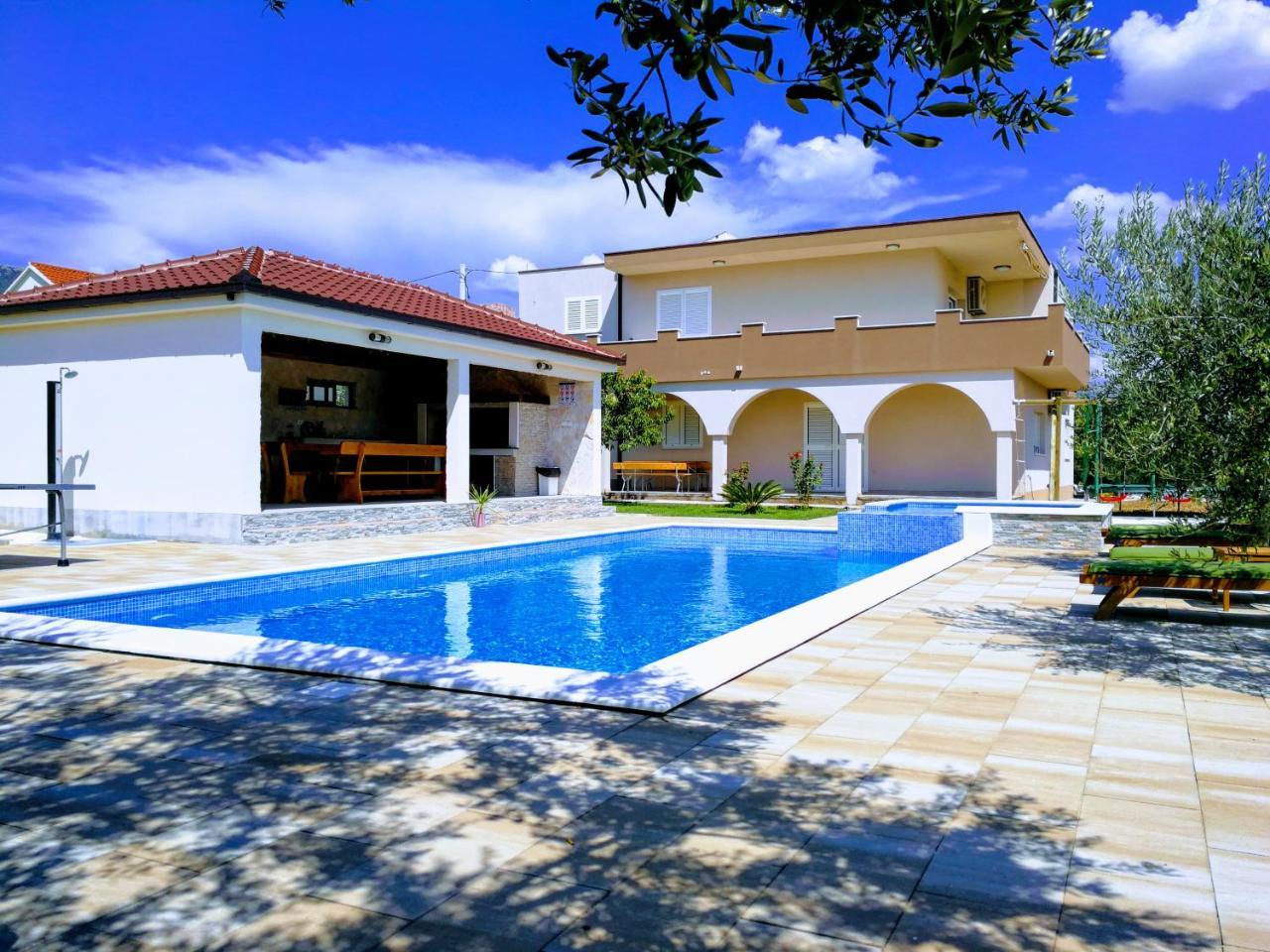 Apartment House Kastela With Heated Pool & Jacuzzi Exteriör bild
