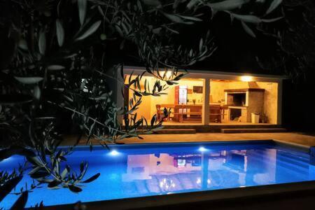 Apartment House Kastela With Heated Pool & Jacuzzi Exteriör bild